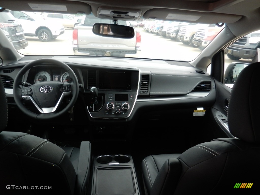 2017 Sienna SE - Midnight Black Metallic / Black photo #4