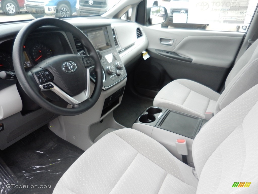 2017 Sienna LE - Midnight Black Metallic / Ash photo #3