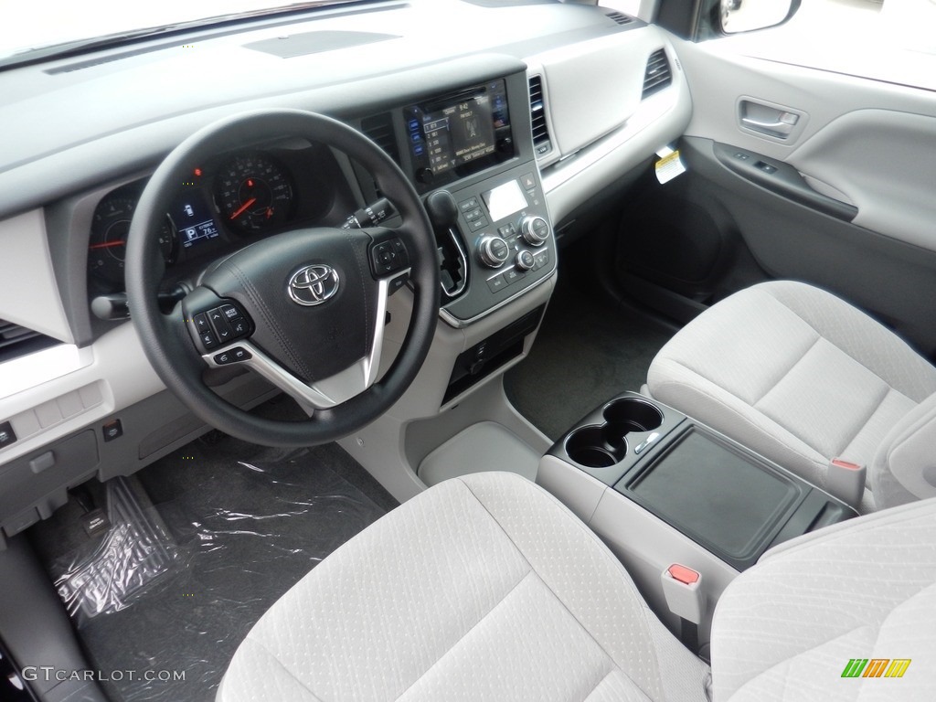 2017 Sienna LE - Midnight Black Metallic / Ash photo #4