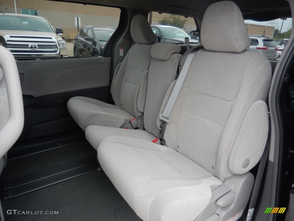 2017 Sienna LE - Midnight Black Metallic / Ash photo #5