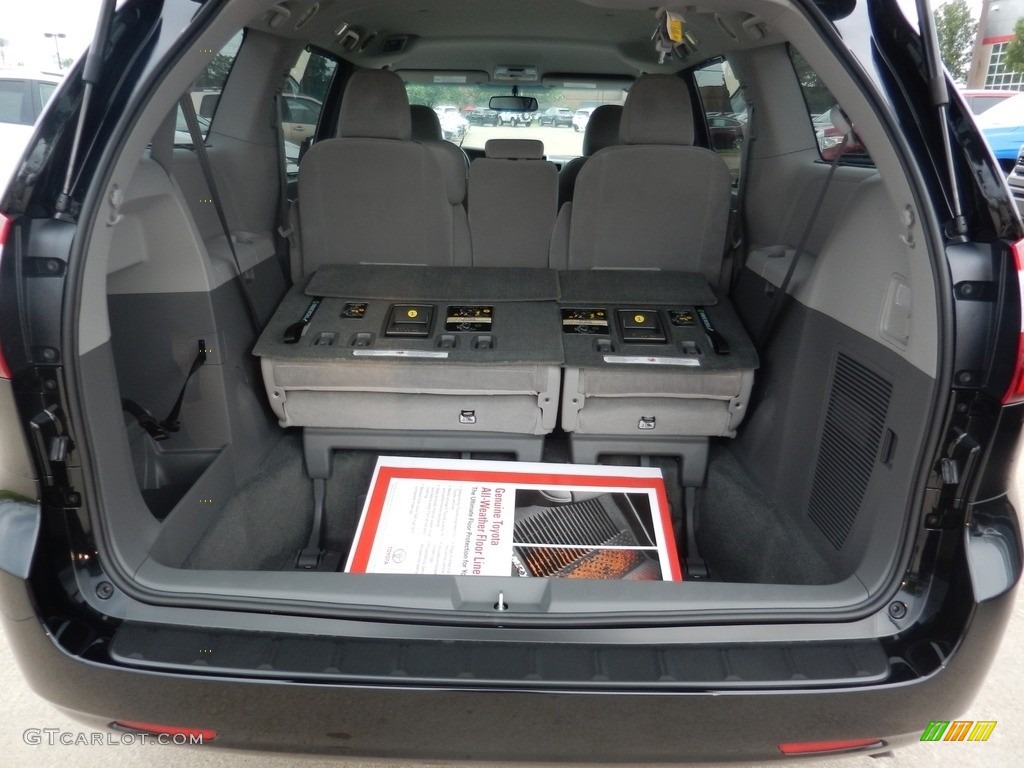 2017 Sienna LE - Midnight Black Metallic / Ash photo #6