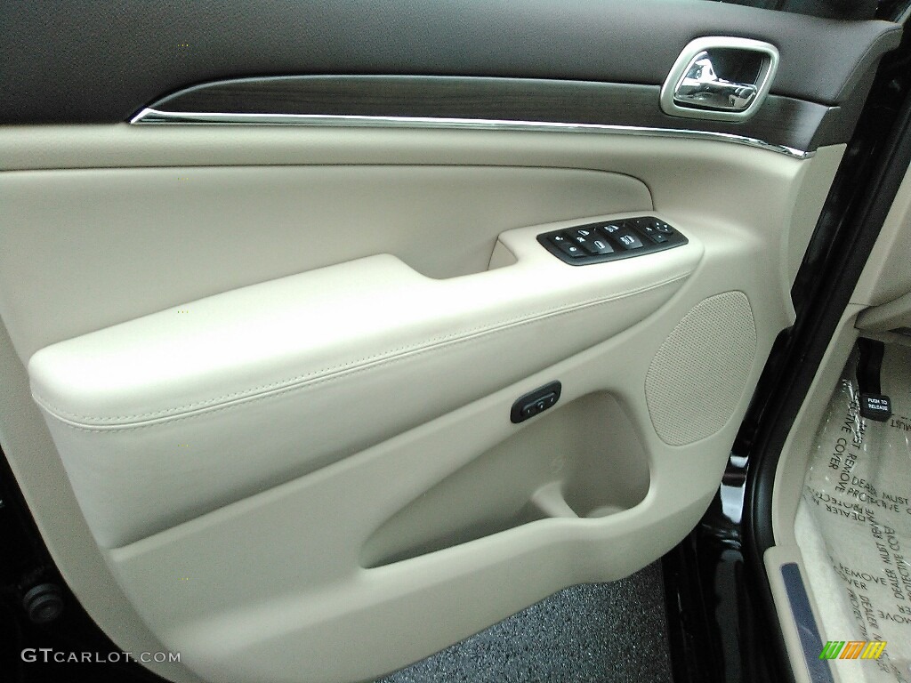 2017 Grand Cherokee Overland 4x4 - Diamond Black Crystal Pearl / Brown/Light Frost Beige photo #3