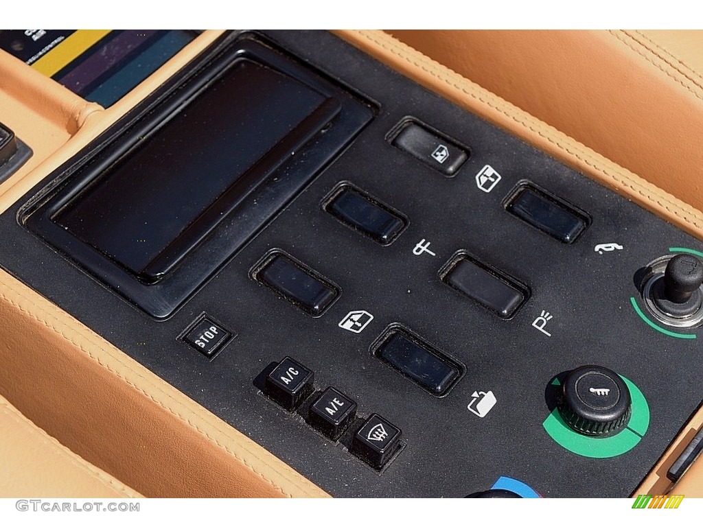 1987 Ferrari Mondial Cabriolet Controls Photo #121654359