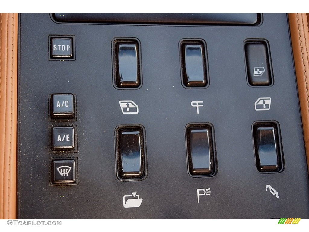 1987 Ferrari Mondial Cabriolet Controls Photo #121655442