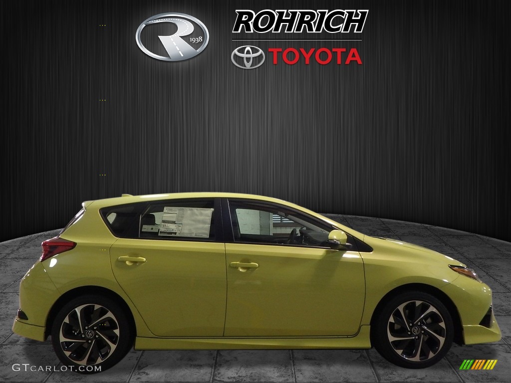 2017 Corolla iM  - Spring Green Metallic / Black photo #2