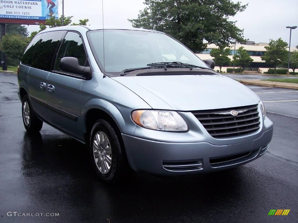 2005 Town & Country LX - Butane Blue Pearl / Medium Slate Gray photo #13