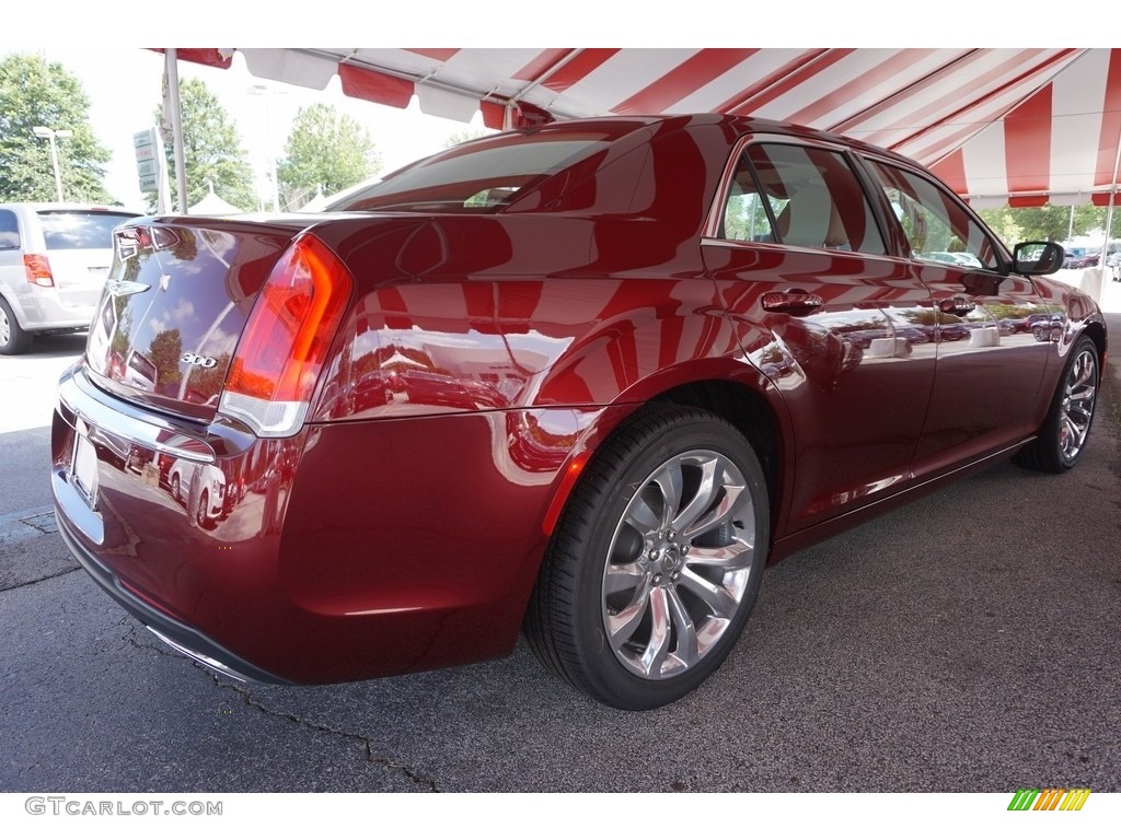 2017 300 Limited - Velvet Red / Black/Linen photo #3