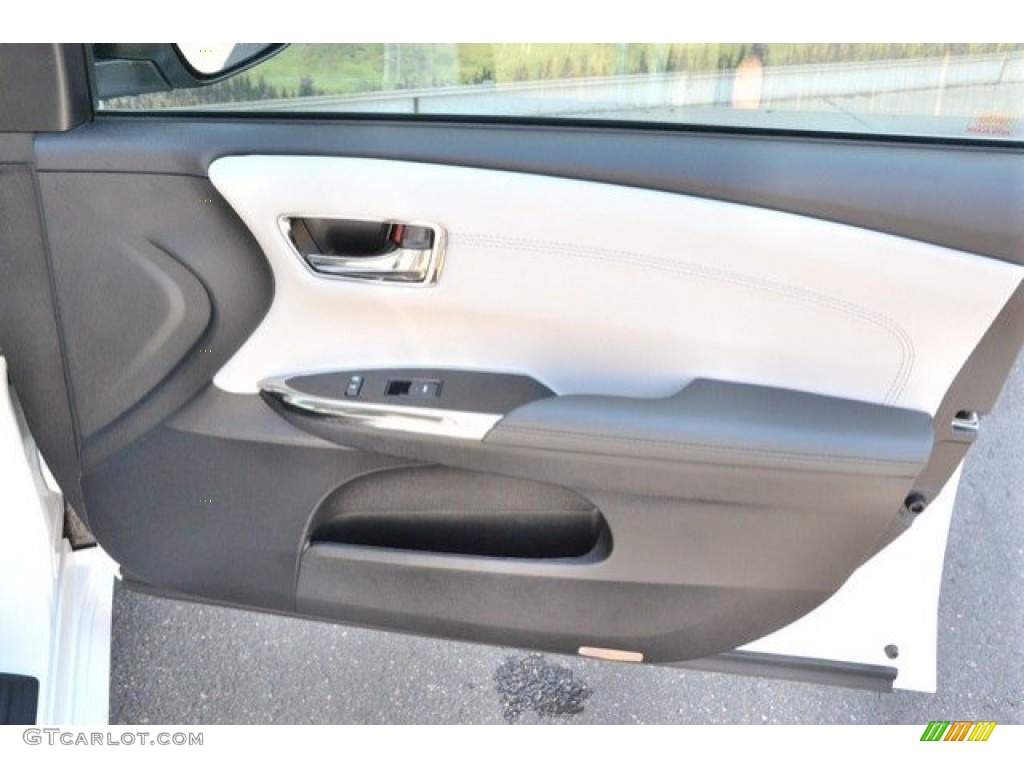 2017 Avalon Touring - Blizzard Pearl White / Light Gray photo #26