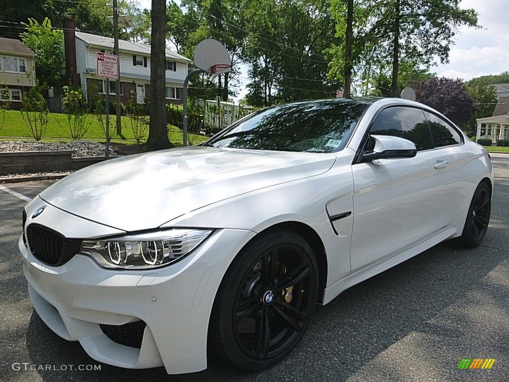Mineral White Metallic BMW M4