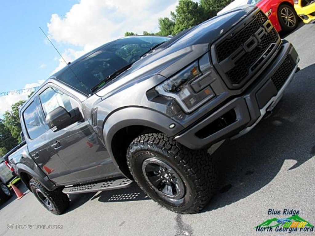 2017 F150 SVT Raptor SuperCrew 4x4 - Magnetic / Raptor Black photo #40