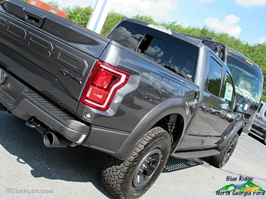 2017 F150 SVT Raptor SuperCrew 4x4 - Magnetic / Raptor Black photo #41
