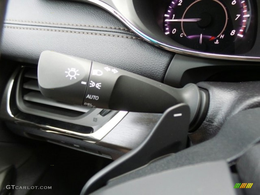2018 Toyota Avalon XLE Controls Photo #121692821