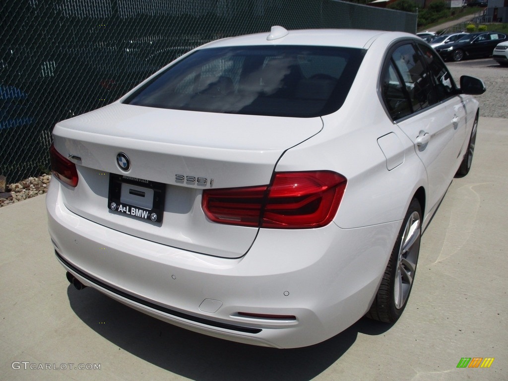 2017 3 Series 330i xDrive Sedan - Alpine White / Black photo #3