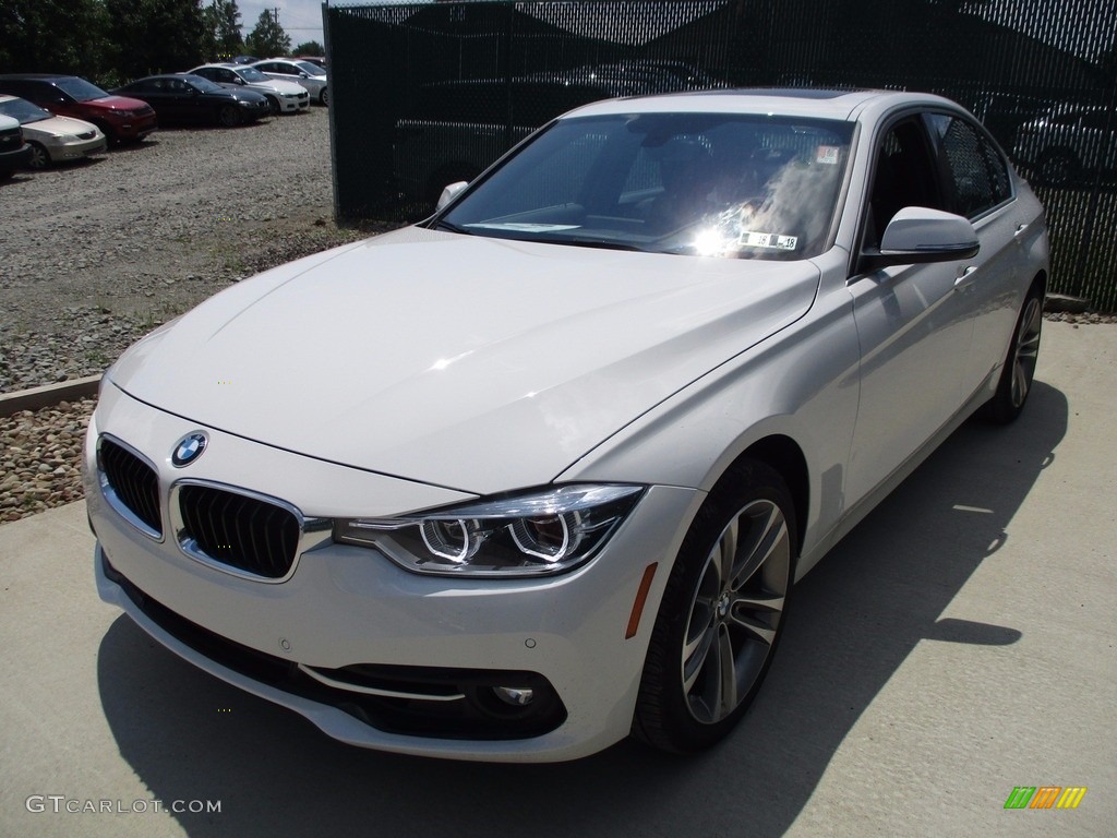 2017 3 Series 330i xDrive Sedan - Alpine White / Black photo #7