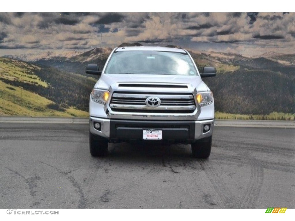 2017 Tundra SR5 Double Cab 4x4 - Super White / Graphite photo #2