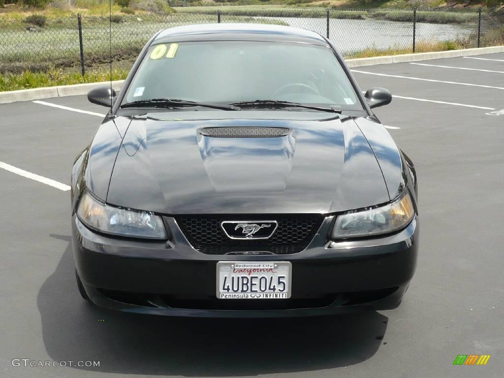 2001 Mustang V6 Coupe - Black / Dark Charcoal photo #2