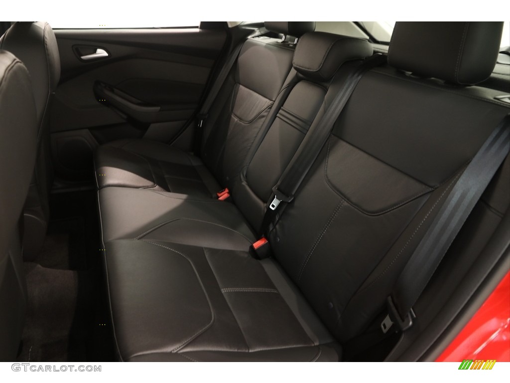 2015 Focus SE Hatchback - Race Red / Charcoal Black photo #14