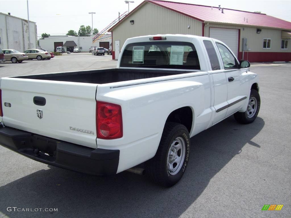 2005 Dakota ST Club Cab - Bright White / Medium Slate Gray photo #8