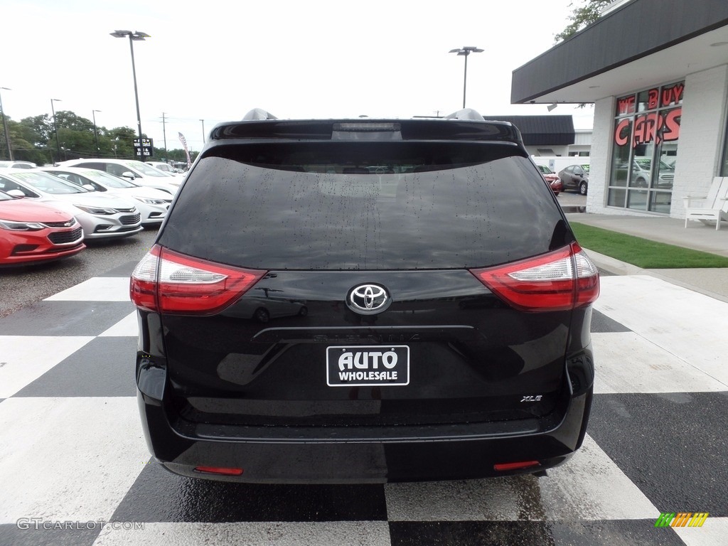 2017 Sienna XLE - Midnight Black Metallic / Ash photo #4