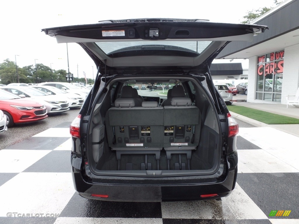 2017 Sienna XLE - Midnight Black Metallic / Ash photo #5
