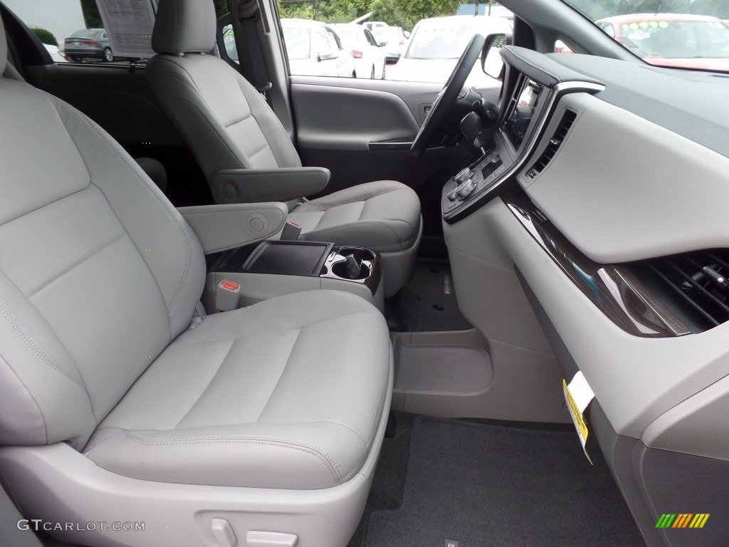 2017 Sienna XLE - Midnight Black Metallic / Ash photo #13