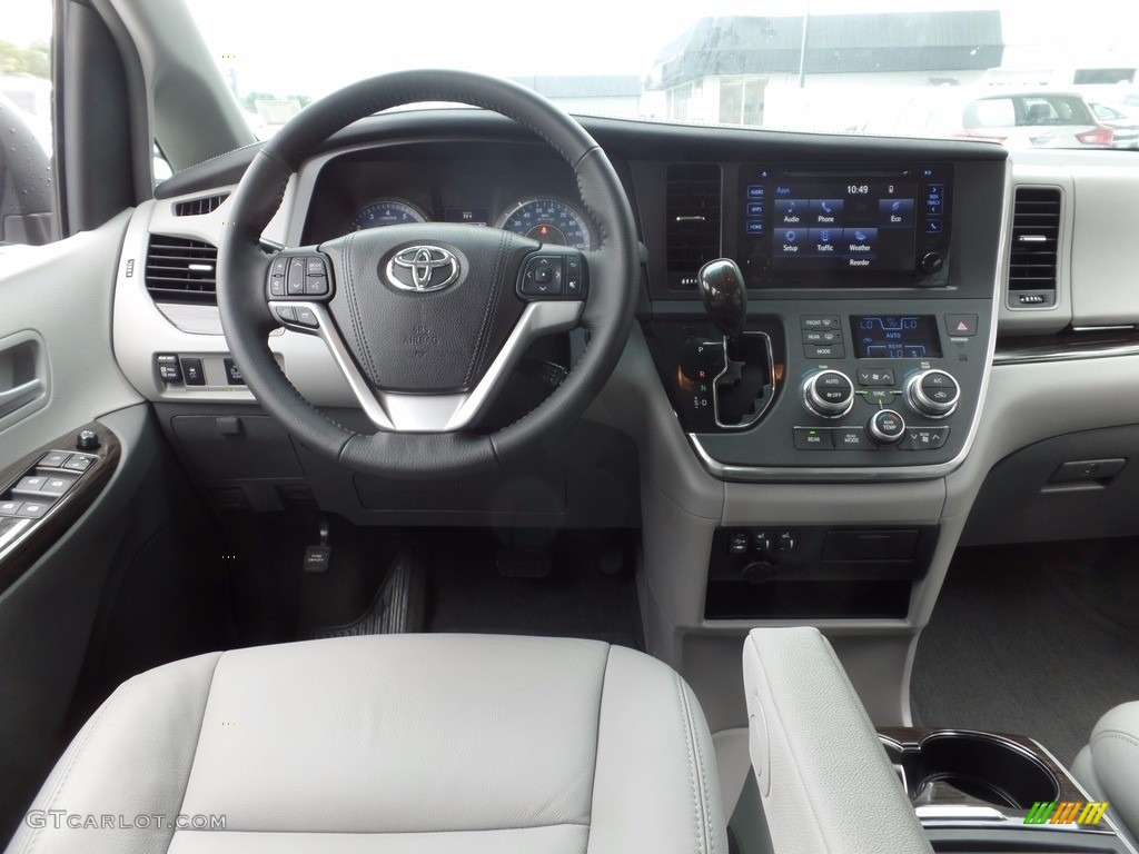 2017 Sienna XLE - Midnight Black Metallic / Ash photo #15