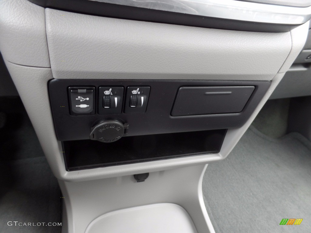 2017 Sienna XLE - Midnight Black Metallic / Ash photo #19