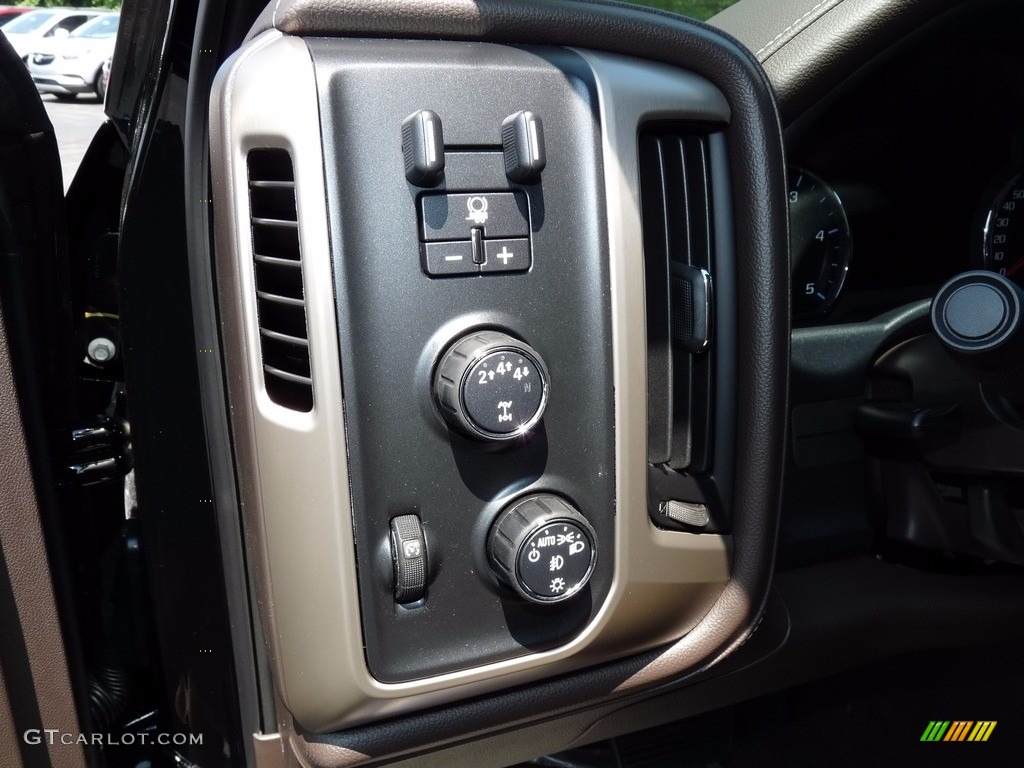 2017 GMC Sierra 2500HD Denali Crew Cab 4x4 Controls Photo #121719896