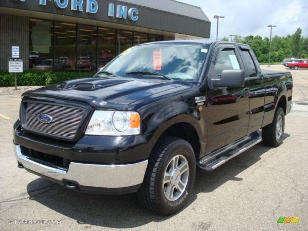 2005 F150 XLT SuperCab 4x4 - Black / Medium Flint Grey photo #11