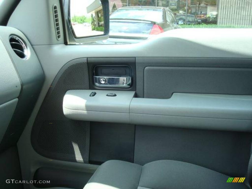 2005 F150 XLT SuperCab 4x4 - Black / Medium Flint Grey photo #16