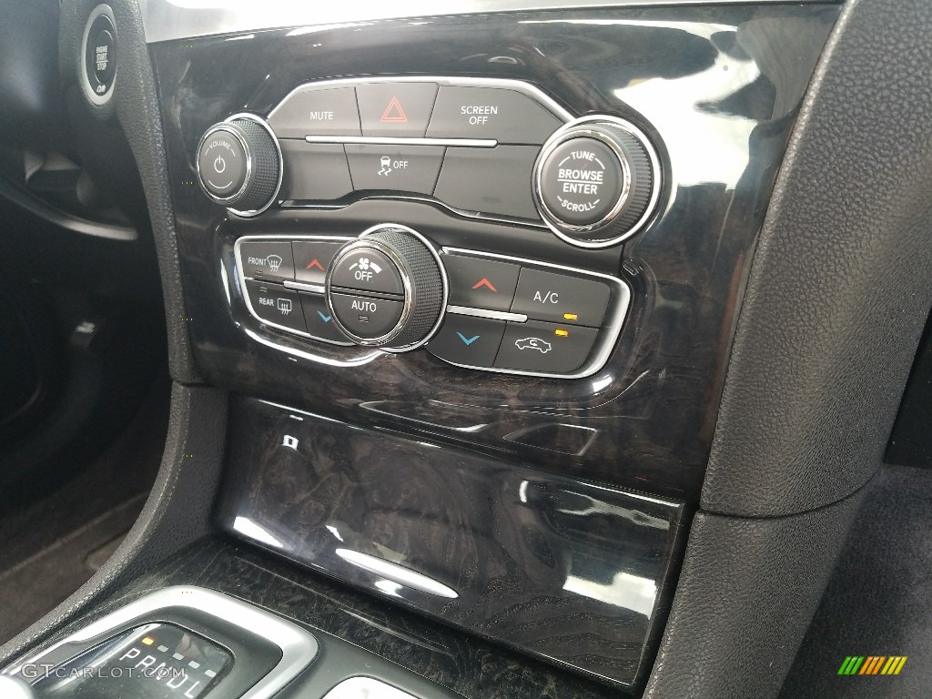 2017 300 C - Billet Silver Metallic / Black photo #16