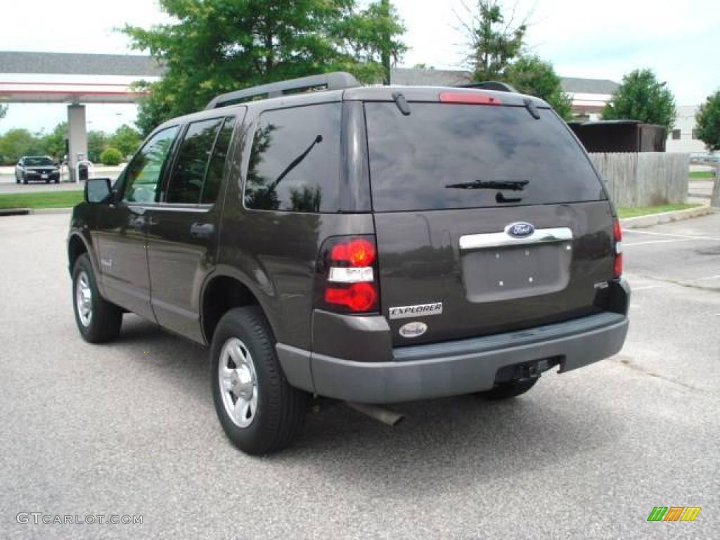 2006 Explorer XLS - Dark Stone Metallic / Camel photo #3