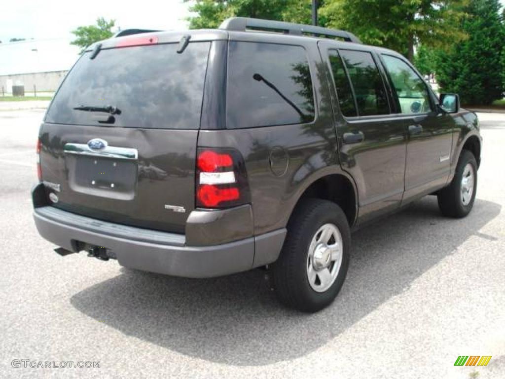 2006 Explorer XLS - Dark Stone Metallic / Camel photo #4