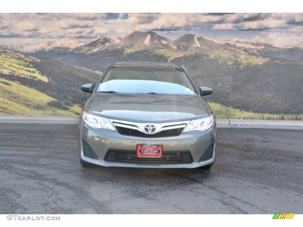 2014 Camry LE - Cypress Pearl / Ivory photo #4