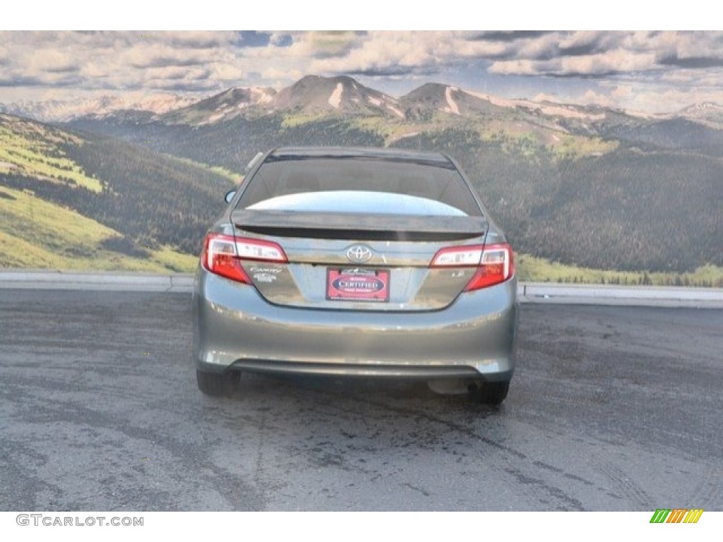 2014 Camry LE - Cypress Pearl / Ivory photo #9