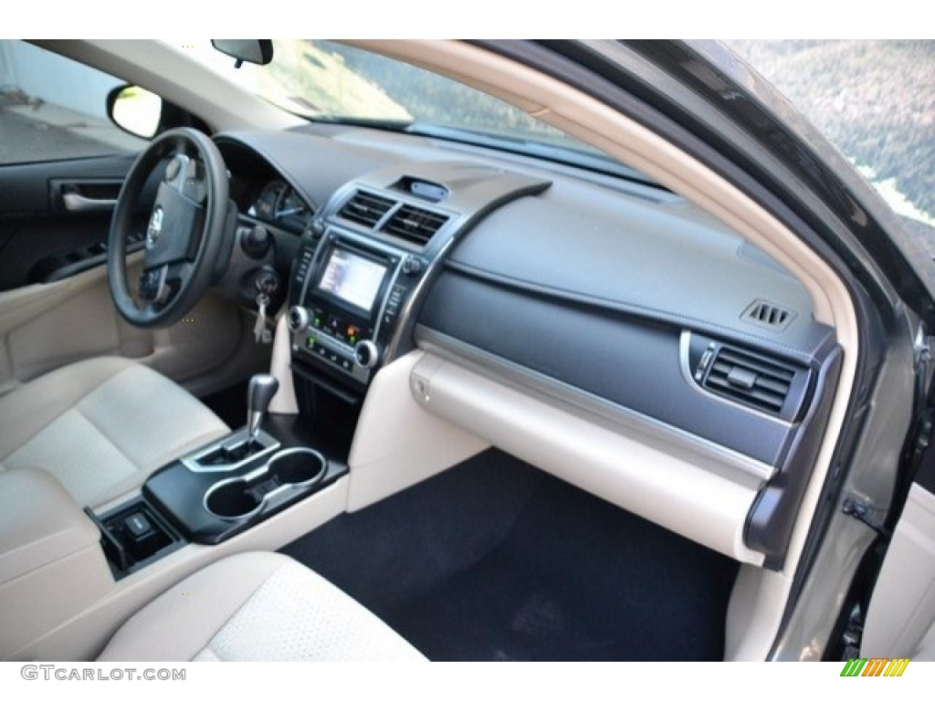2014 Camry LE - Cypress Pearl / Ivory photo #16