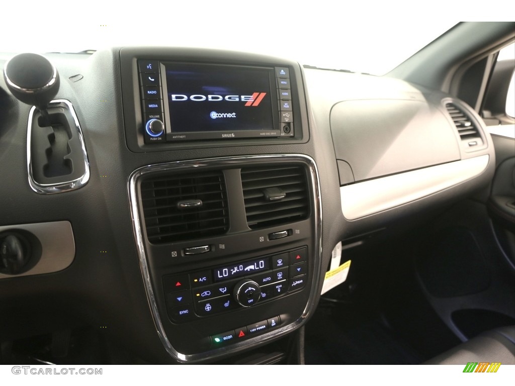 2017 Dodge Grand Caravan GT Dashboard Photos