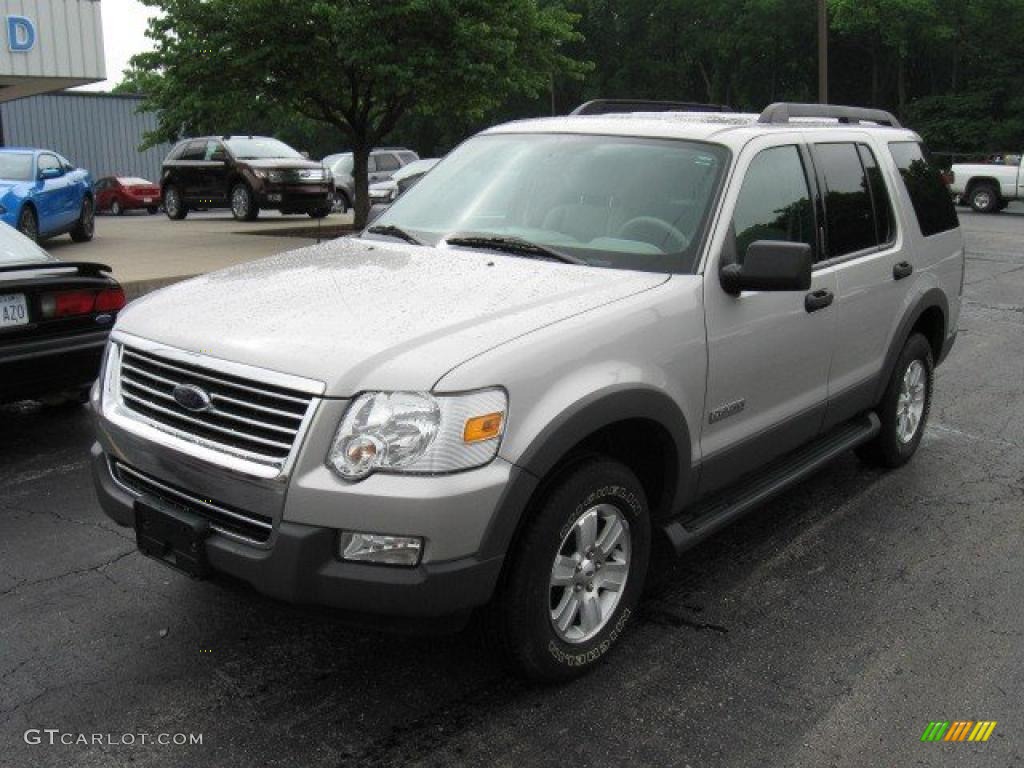 2006 Explorer XLT 4x4 - Silver Birch Metallic / Stone photo #2