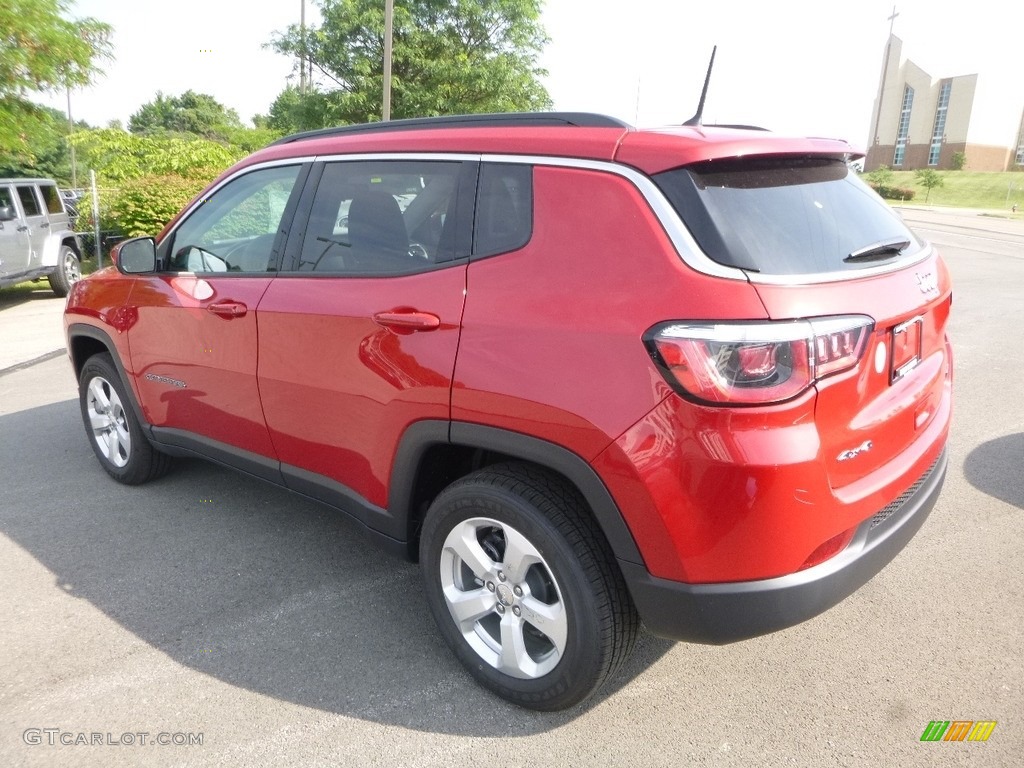 2017 Compass Latitude 4x4 - Redline 2 Coat Pearl / Black photo #3