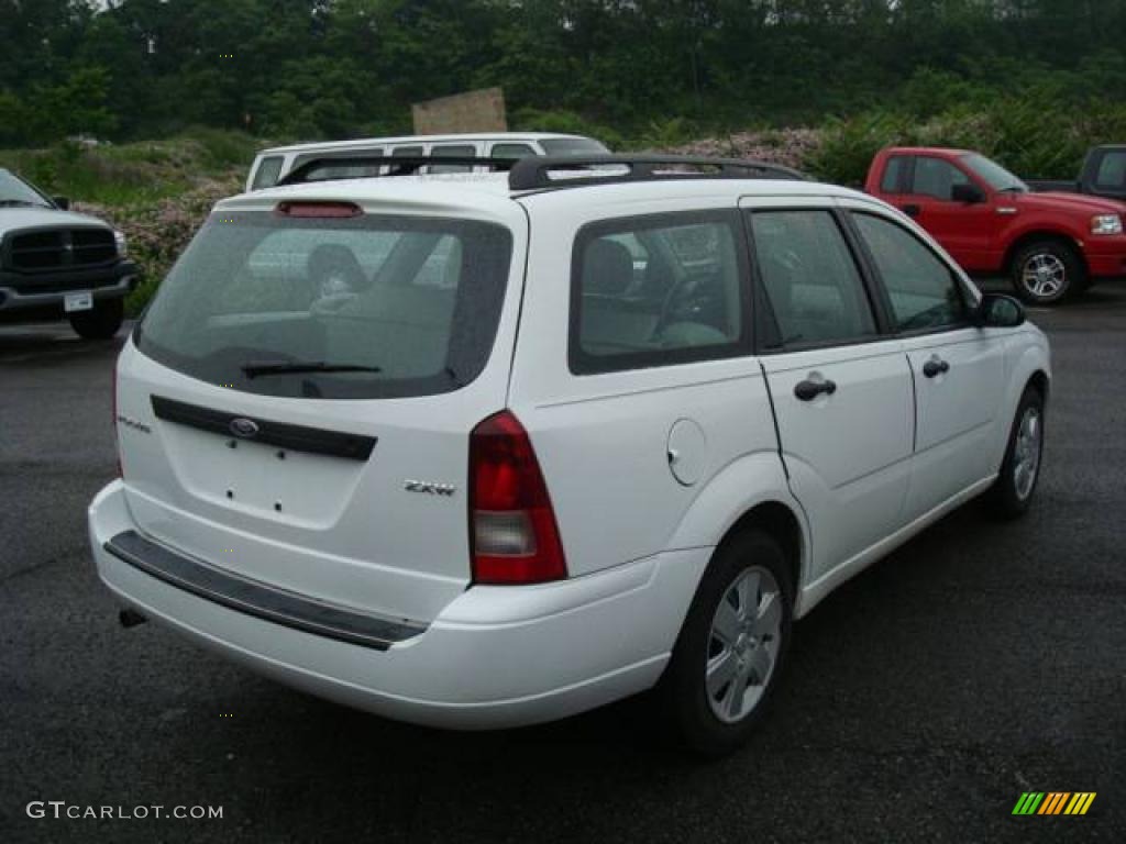 2006 Focus ZXW SE Wagon - Cloud 9 White / Dark Flint/Light Flint photo #3