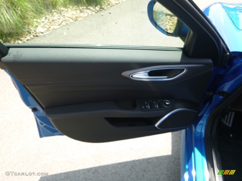 2017 Alfa Romeo Giulia AWD Door Panel Photos