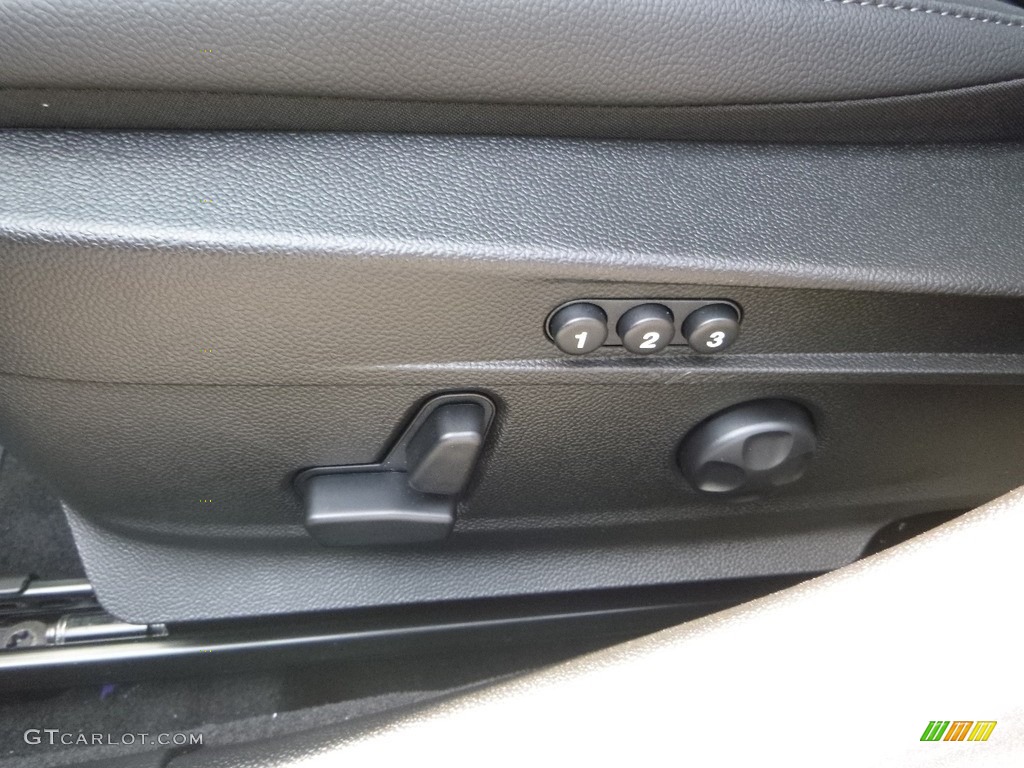 2017 Alfa Romeo Giulia AWD Controls Photo #121745160