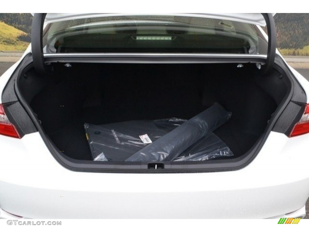 2018 Toyota Camry SE Trunk Photo #121746100