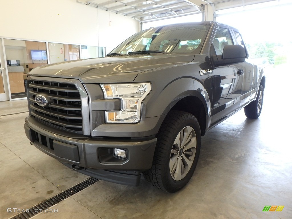 2017 F150 XL SuperCab 4x4 - Magnetic / Black photo #4