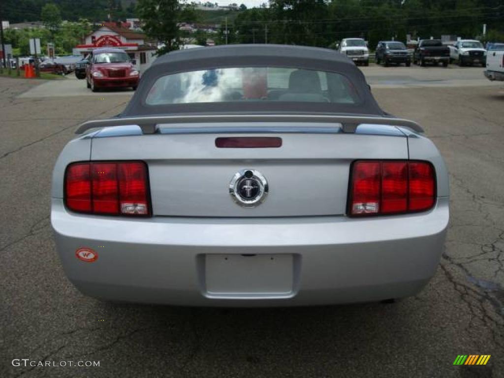 2006 Mustang V6 Deluxe Convertible - Satin Silver Metallic / Light Graphite photo #3