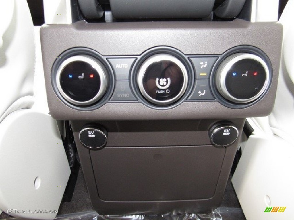2017 Land Rover Discovery HSE Luxury Controls Photo #121748044