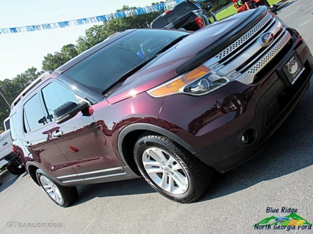 2011 Explorer XLT 4WD - Bordeaux Reserve Red Metallic / Medium Light Stone photo #37