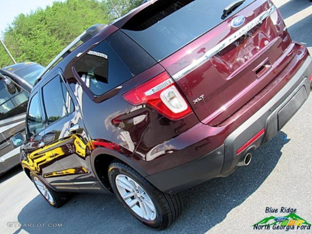 2011 Explorer XLT 4WD - Bordeaux Reserve Red Metallic / Medium Light Stone photo #39