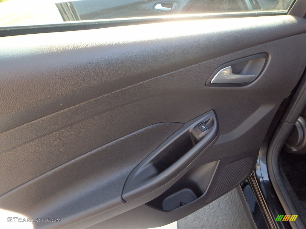 2015 Focus SE Hatchback - Tuxedo Black Metallic / Charcoal Black photo #19