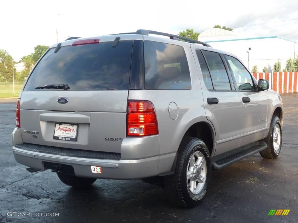 2004 Explorer XLT 4x4 - Silver Birch Metallic / Graphite photo #3